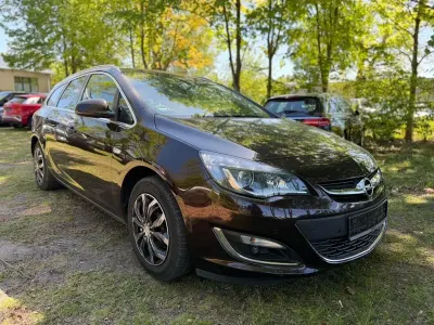 Gebraucht Opel Astra Exklusiv 140 PS (102 kW) 2015 Braun Kombi