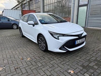 Weiß Gebraucht 2022 Toyota Corolla Limousine | 18.400 € (Guter Preis)