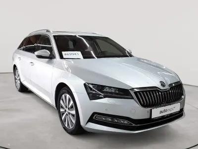 Gebraucht Skoda Superb Style 200 PS (147 kW) 2023 Brillantsilber metallic Kombi
