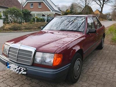 Second-hand Mercedes E230 132 CP (97 kW) 1987 Roșu Berlinǎ