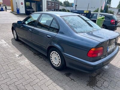 BMW 523