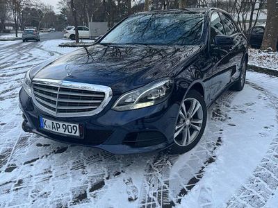 Gebraucht Mercedes E200 136 PS (100 kW) 2015 Blau Limousine