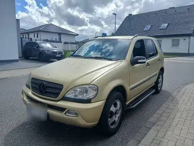 Gebraucht Mercedes ML270 215 PS (158 kW) 2002 Gold SUV