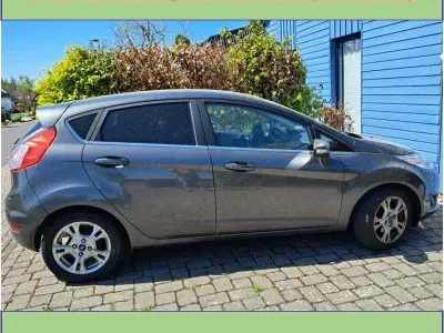 Gebraucht Ford Fiesta Titanium 75 PS (55 kW) 2016 Grau Kleinwagen