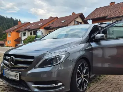 Gebraucht Mercedes B200 Sport 136 PS (100 kW) 2012 Grau Kleinwagen