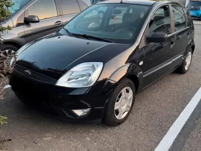 Używany Ford Fiesta 101 KM (74 kW) 2005 Czarny Hatchback
