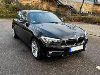 Schwarz Gebraucht 2015 BMW 118 Advantage Kleinwagen | 10.499 €