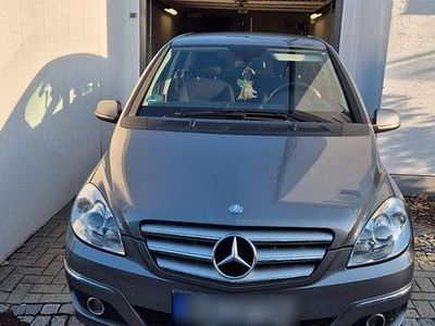 Mercedes B200