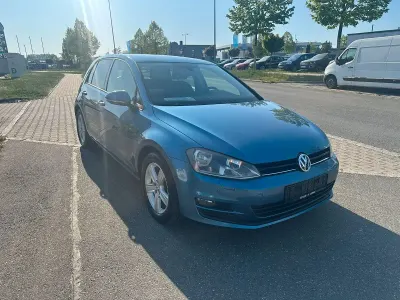 Gebraucht VW Golf VII Comfortline 105 PS (77 kW) 2013 Blau Limousine