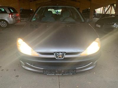 Grau Gebraucht 1999 Peugeot 206 Kleinwagen | 1.800 € (Etwas zu teuer)