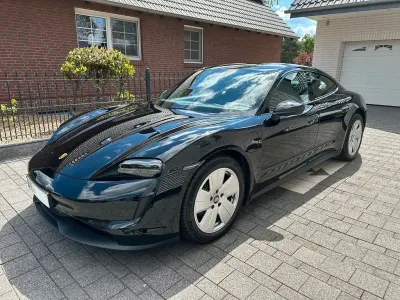 Second-hand Porsche Taycan 300 kW (408 CP) 2024 Negru Berlinǎ