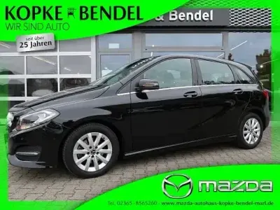 Gebraucht Mercedes B180 Style 122 PS (89 kW) 2017 Kosmosschwarz metallic Van / Kleinbus