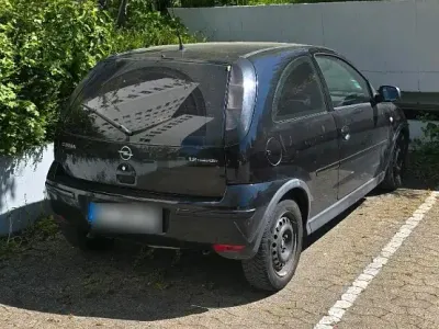 Begagnad Opel Corsa 75 HK (55 kW) 2005 Svart Halvkombi