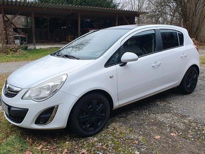 Weiß Gebraucht 2011 Opel Corsa Kleinwagen | 4.200 € (Etwas zu teuer)