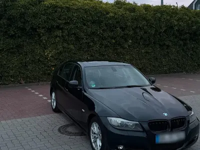 Gebraucht BMW 320 177 PS (130 kW) 2010 Schwarz Limousine