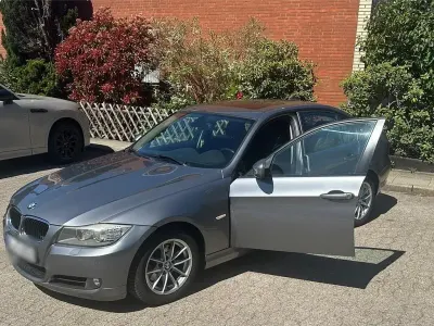 Gebraucht BMW 318 143 PS (105 kW) 2010 Silber Limousine
