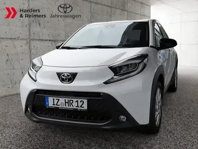 Gebraucht Toyota Aygo Active 72 PS (52 kW) 2024 Weiss Kleinwagen