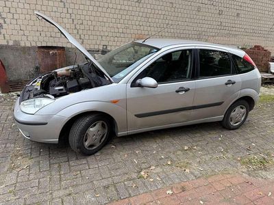 Gebraucht Ford Focus 101 PS (74 kW) 2002 Silber Limousine