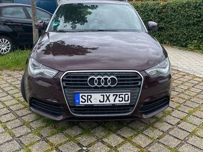 Gebraucht Audi A1 Attraction 122 PS (89 kW) 2012 Violet Kleinwagen