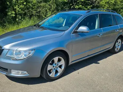 Gebraucht Skoda Superb 140 PS (102 kW) 2012 Silber Kombi