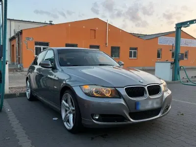 Gebraucht BMW 318 145 PS (106 kW) 2010 Grau Limousine