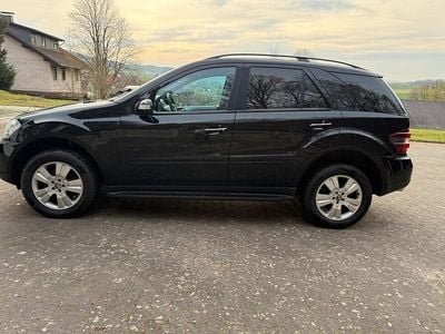 Gebraucht Mercedes ML320 224 PS (164 kW) 2007 Schwarz SUV