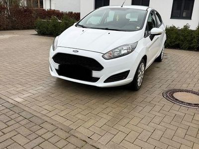Gebraucht Ford Fiesta Trend 82 PS (60 kW) 2016 Weiß Limousine