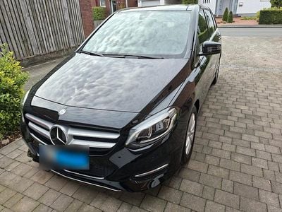 Usata Mercedes B200 156 CV (114 kW) 2016 Nero Monovolume