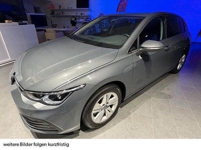 Gebraucht VW Golf VIII Life 131 PS (96 kW) 2023 Grau Limousine