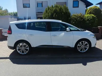 Second-hand Renault Grand Scénic IV 140 CP (102 kW) 2019 Alb Monovolum