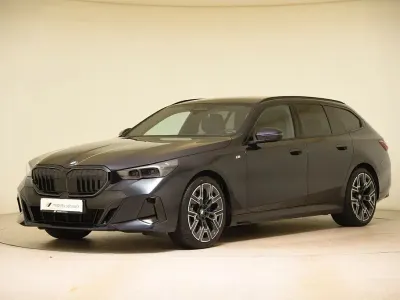 Gebraucht BMW 520 M Sport 197 PS (144 kW) 2025 Schwarz Kombi