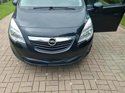 Gebraucht Opel Meriva 120 PS (88 kW) 2012 Schwarz Van / Kleinbus