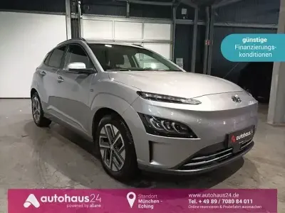 Gebraucht Hyundai Kona Trend 150 kW (204 PS) 2022 Shimmering silver / met SUV