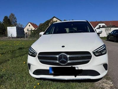 Usata Mercedes B200 156 CV (114 kW) 2019 Bianco Monovolume