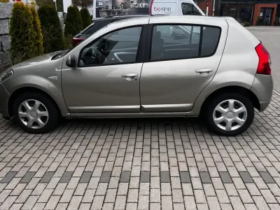 Usata Dacia Sandero 75 CV (55 kW) 2009 Beige Utilitaria