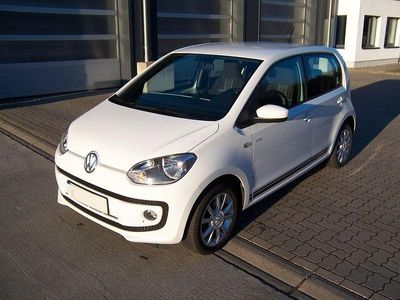 Weiß Gebraucht 2015 VW up! CLUB Kleinwagen | 6.300 € (Fairer Preis)