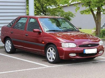 Gebraucht Ford Escort 90 PS (66 kW) 1999 Rot Limousine
