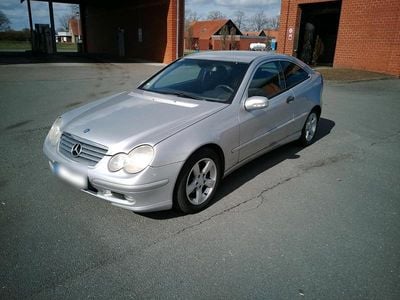 Gebraucht Mercedes C200 163 PS (119 kW) 2002 Silber Coupé