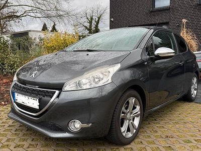 Grau Gebraucht 2014 Peugeot 208 Style Kleinwagen | 4.450 € (Fairer Preis)