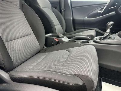 Gebraucht Hyundai i30 Pure 101 PS (74 kW) 2017 Rot metallic