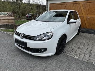 Gebraucht VW Golf VI 86 PS (63 kW) 2011 Weiß Kleinwagen