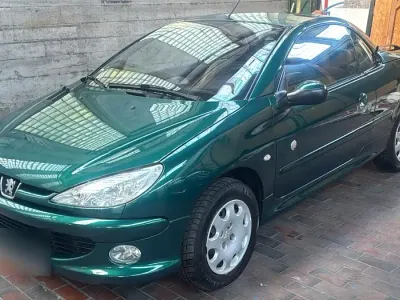 Gebraucht Peugeot 206 CC Roland Garros 109 PS (80 kW) 2003 Grün Cabrio