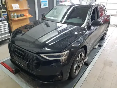 Second-hand Audi e-tron Advanced 230 kW (313 CP) 2022 Negru SUV