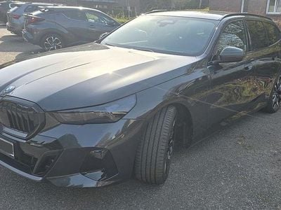 Gebraucht BMW 550e M Sport 489 PS (359 kW) 2025 Grau Kombi