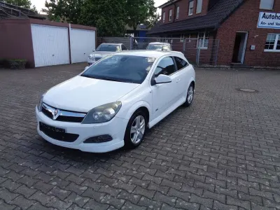 Gebraucht Opel Astra GTC Edition 116 PS (85 kW) 2009 Schneeweiss/olympic/summit whi Coupé