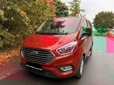 Gebraucht Ford Tourneo Custom Titanium 185 PS (136 kW) 2021 Rot Van