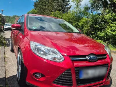 Gebraucht Ford Focus Trend 140 PS (102 kW) 2011 Rot Kombi