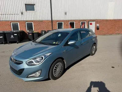 Gebraucht Hyundai i40 Comfort 116 PS (85 kW) 2012 Blau Kombi