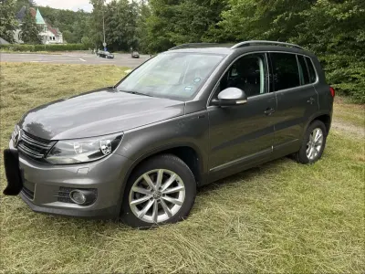 Gebraucht VW Tiguan LOUNGE 110 PS (80 kW) 2015 Grau SUV