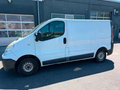 Gebraucht Renault Trafic 114 PS (83 kW) 2009 Weiß Van / Kleinbus